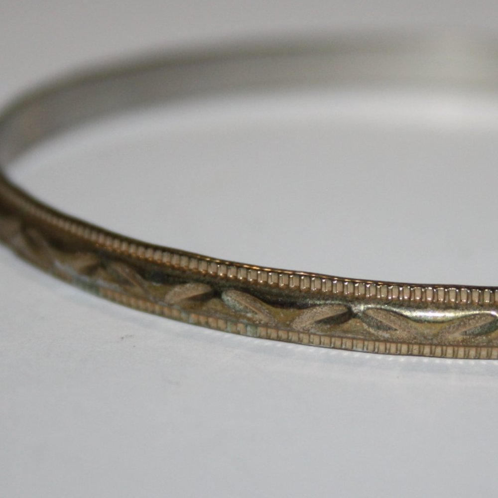 Beautiful textured gold bangle bracelet 7"